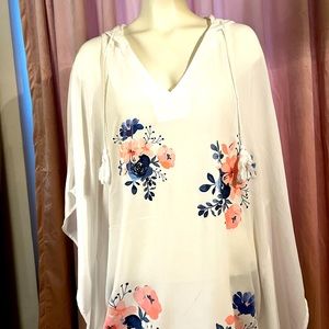 Posies by Lopie. Sweet & feminine ivory-colored kaftan with delicate flowers 🌸